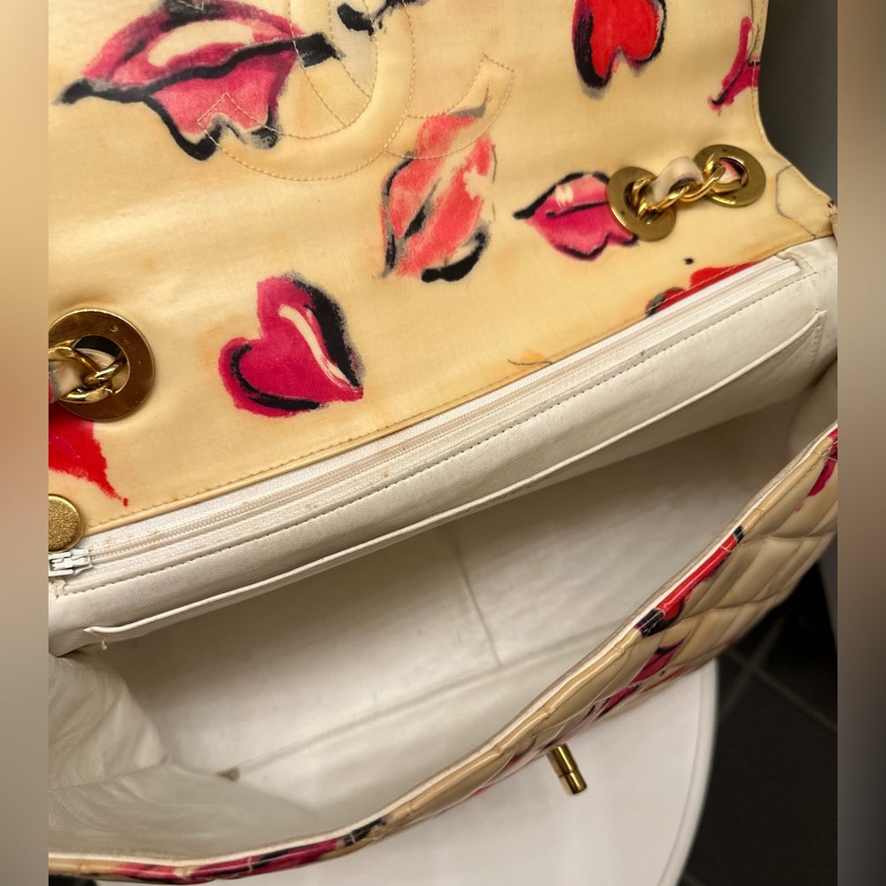Chanel 'Lips & Kisses' Vintage Maxi XL Bag - Picture 8 of 14
